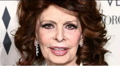 «سوفیا لورن» در کنار خانواده در جشن کریسمس در رم؛ سال 1333