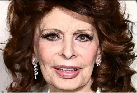 «سوفیا لورن» در کنار خانواده در جشن کریسمس در رم؛ سال 1333