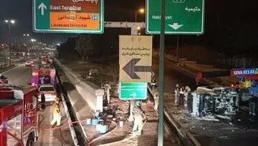 واژگونی کامیونت حامل بنزین در بزرگراه یاسینی
