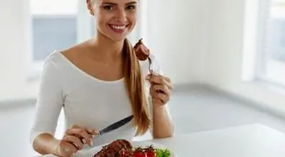 چرا با کم خوردن باز هم چاق می‌شویم؟