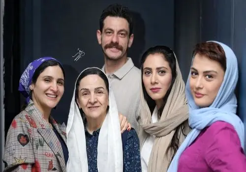 ادای دین مارال فرجاد به بانوی پیشکسوت تئاتر ایران + عکس