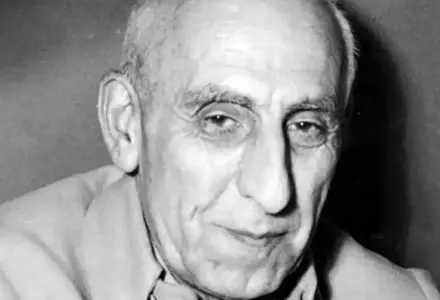 «محمد مصدق» در کنار دایی اش، عبدالحسین میرزا فرمانفرما