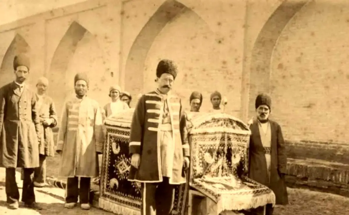 قاب تاریخی از تشییع جنازۀ ناصرالدین شاه قاجار