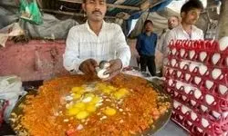 ویدئو باورنکردنی از یک آشپز خیابانی در هند!/