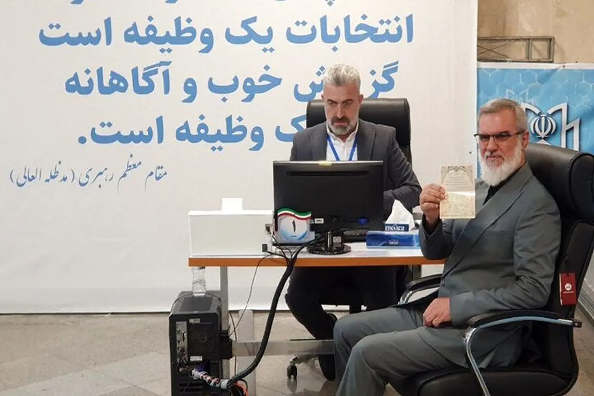 محمد رویانیان در انتخابات ریاست جمهوری ثبت نام کرد+ فیلم