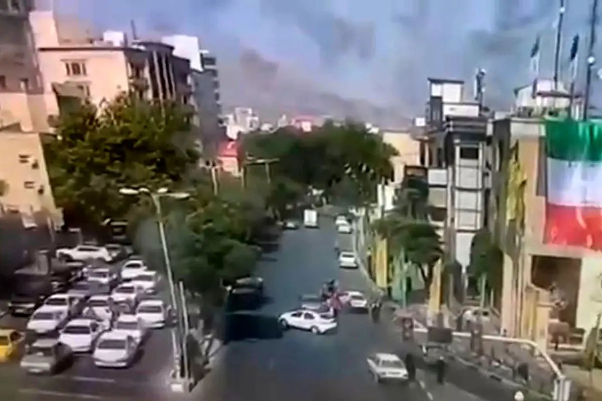امدادرسانی اورژانس و آتش نشانی پس از اصابت موشک به میدان تجریش + فیلم