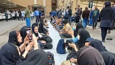 تجمع اعتراضی کارکنان بیمارستان امام خمینی اهواز در اعتراض به عدم توجه به مطالباتشان
