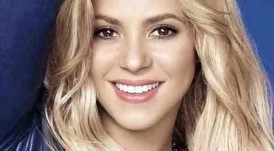 چهره جوان شکیرا در حال اجرای کنسرت در 24 سالگی