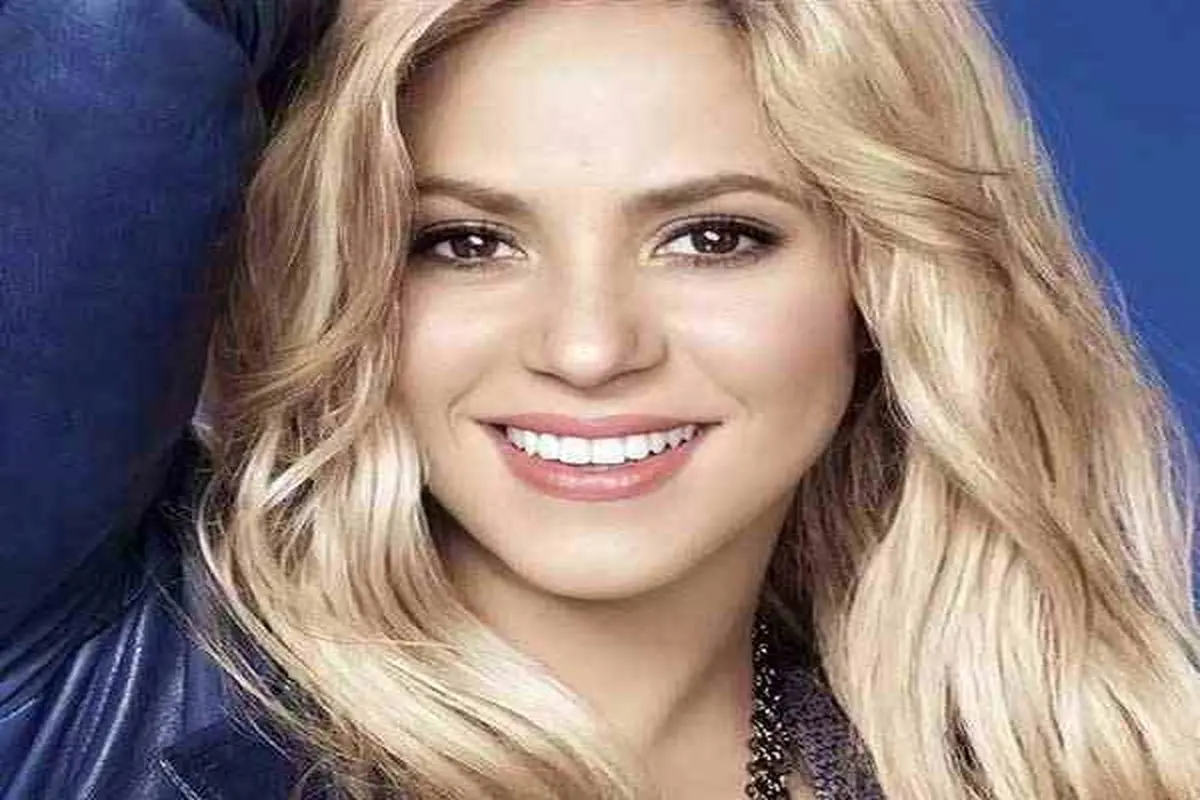 چهره جوان شکیرا در حال اجرای کنسرت در 24 سالگی
