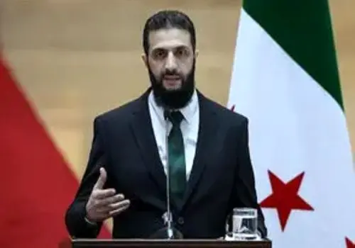 کمک مجری زن به احمد الشرع برای باز کردن در بطری آب/ویدیو 