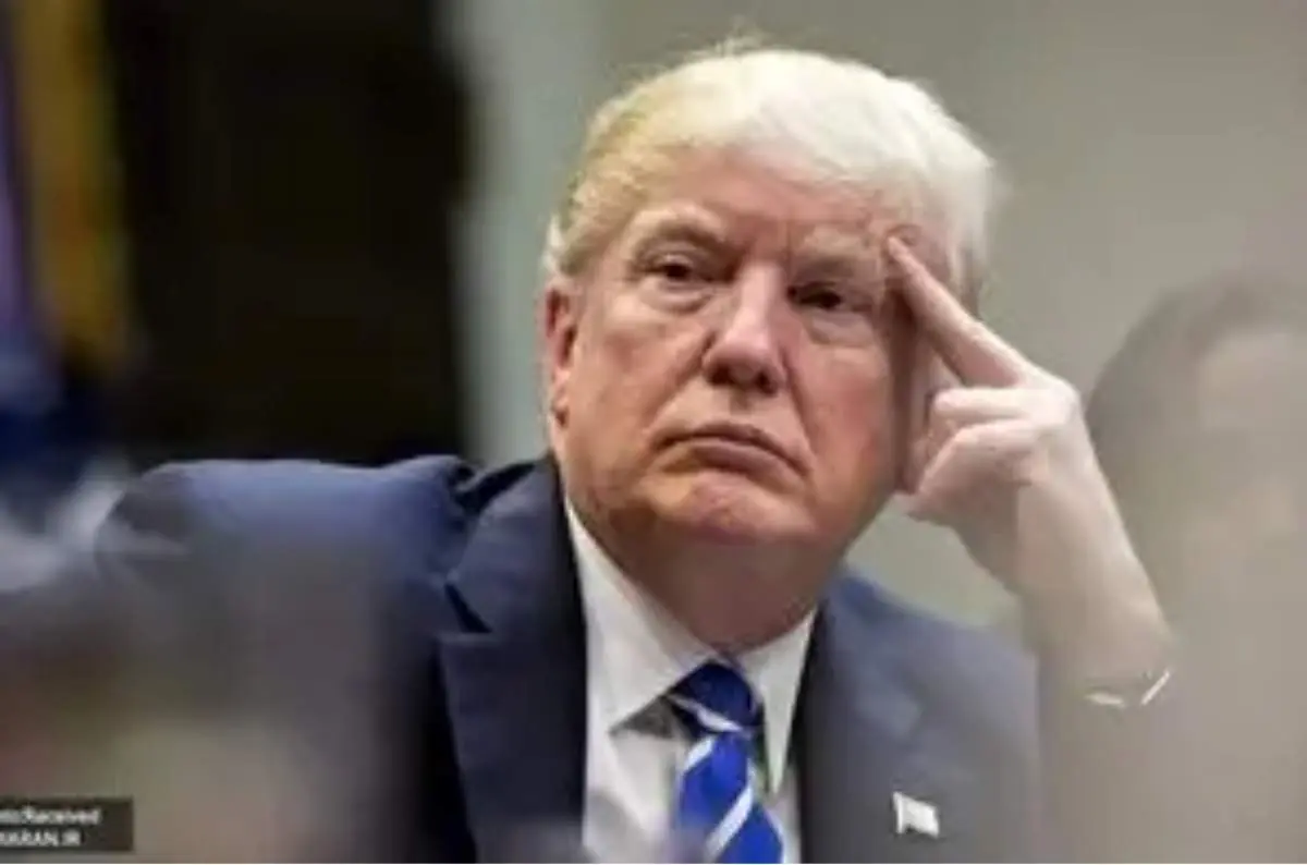 خودنمایی جدید ترامپ با گذرنامه آمریکا