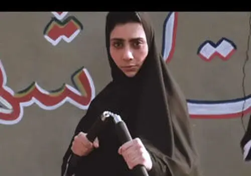 چهره تازه مونا فرجاد، با کَمی کمک از خواهرش