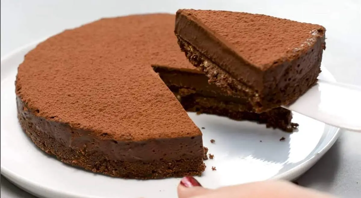 طرز تهیه چیزکیک شکلاتی یخچالی بدون فر 
