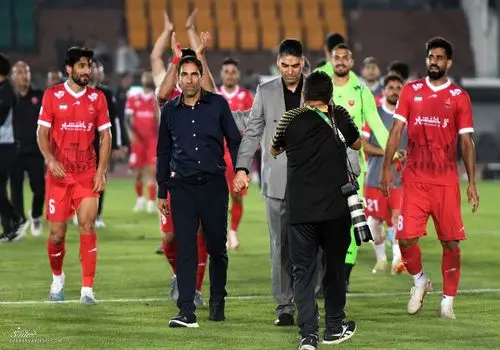 پرسپولیسیها با این تشویق ممتد، وحید هاشمیان را شوکه کردند+ فیلم