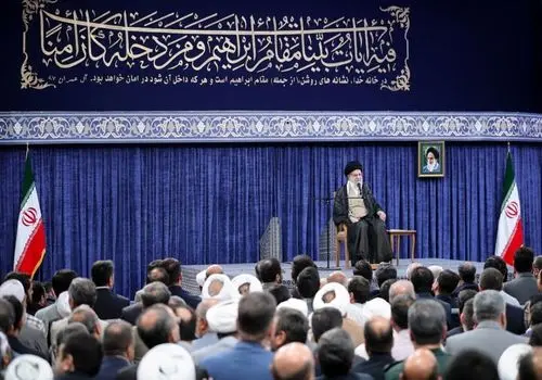 عیادت رهبر انقلاب از آیت‌الله نوری همدانی