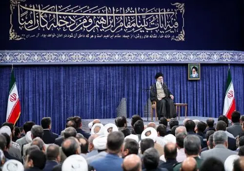 عیادت رهبر انقلاب از آیت‌الله نوری همدانی