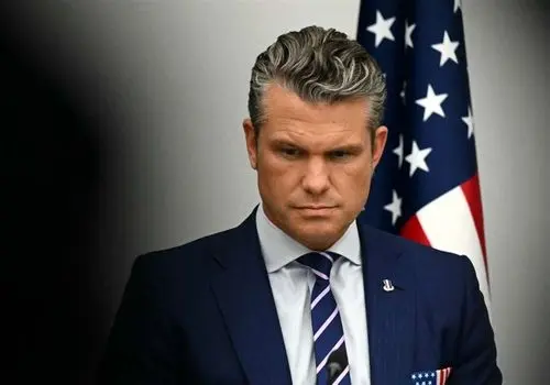 ادعای عجیب وزیر جنگ آمریکا درباره هدف قرار دادن کشتی ایرانی دنا
