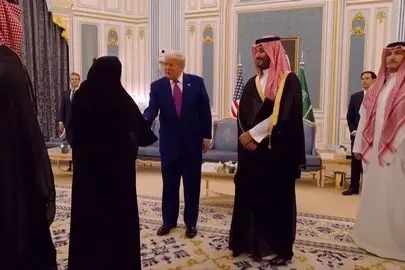 تصاویر دست‌دادن دیپلمات‌های زن عربستان با ترامپ
