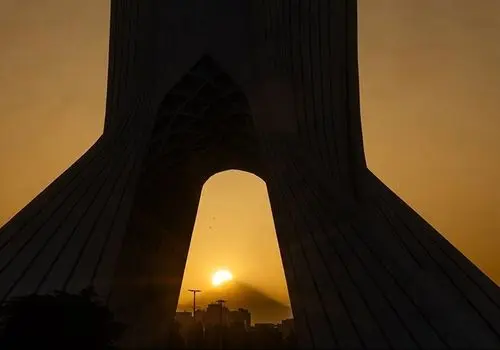 طلوع خورشید بر فراز دماوند
