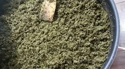 ترفندهای از بین بردن تلخی سبزی سرخ‌شده؛ راز خوشمزه شدن قورمه‌سبزی و خورشت‌ها