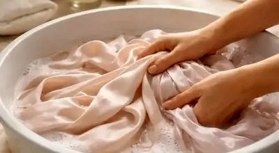 روش‌های اصولی شستشوی ملحفه ابریشمی در منزل

