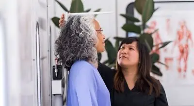 بعد از ۴۰ سالگی چقدر قدمان کوتاه میشود ؟