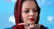 سلفی چکامه چمن ماه در حال دور دور در خیابان