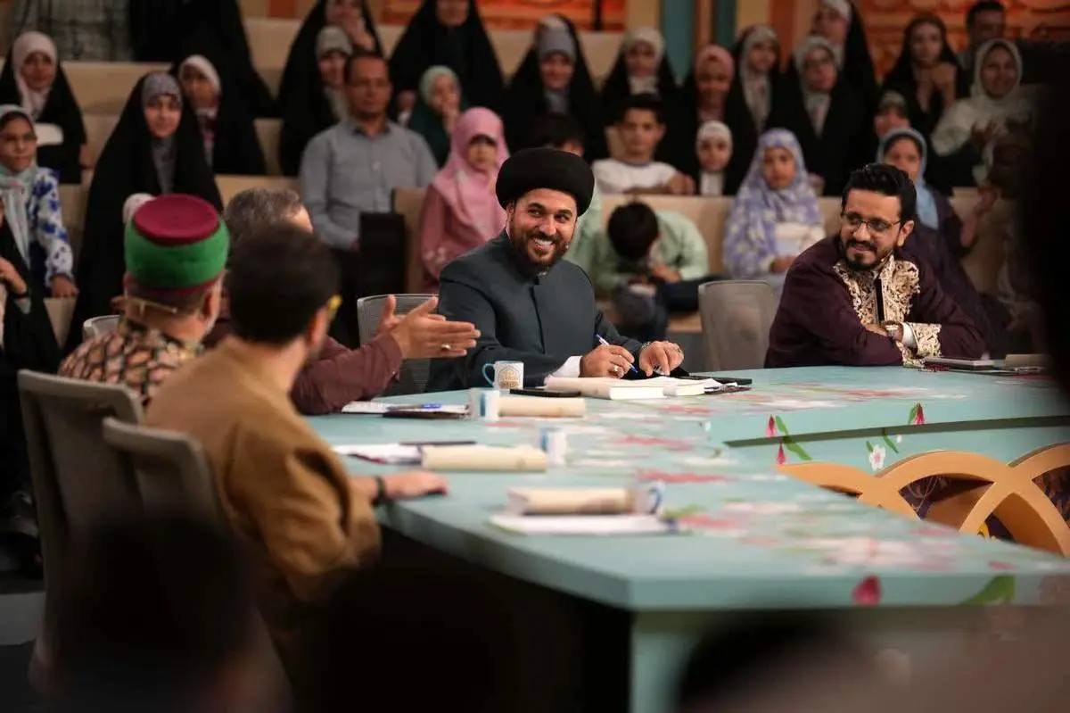 انتقاد مجری برنامه محفل، به برنامه محفل!