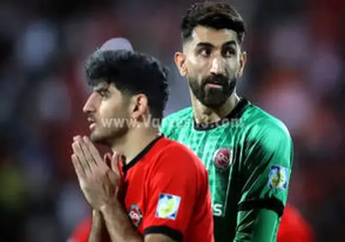 پوستر قهرمانی تراکتور با حضور بیرانوند