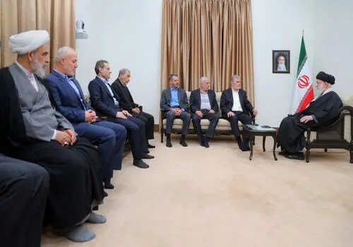 اجازه رهبر انقلاب درباره انتقاد از ایشان در مطبوعات تا محضرشان+جزئیات