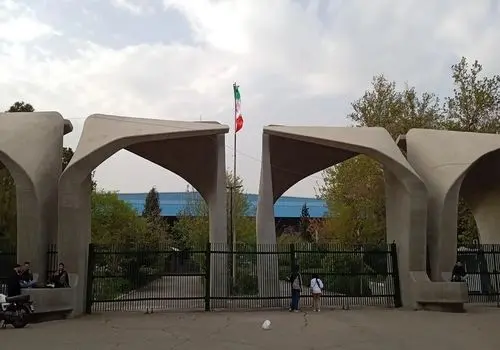 سر در اصلی دانشگاه تهران در دهه ۴۰ خورشیدی + عکس