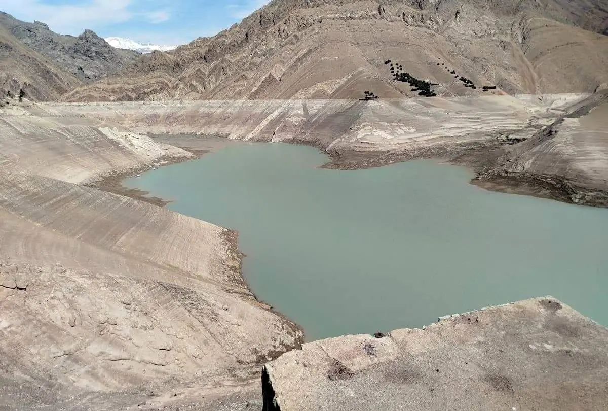 ماجرای کشف ۷۴ پیکر مجهول الهویه در بستر خشک سد کرج + عکس