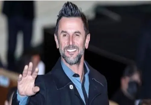 «بهرام افشاری» در کنار امین حیایی و لیندا کیانی در پشت‌صحنه «چشم و گوش بسته»