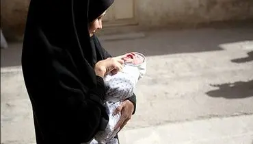 رفتار متفاوت یک روحانی با خانمی که فرزندش جلسه را بهم ریخت+فیلم