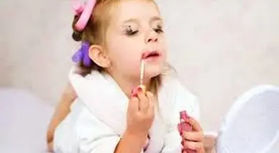 آرایش کودکان چه مضراتی دارد؟
