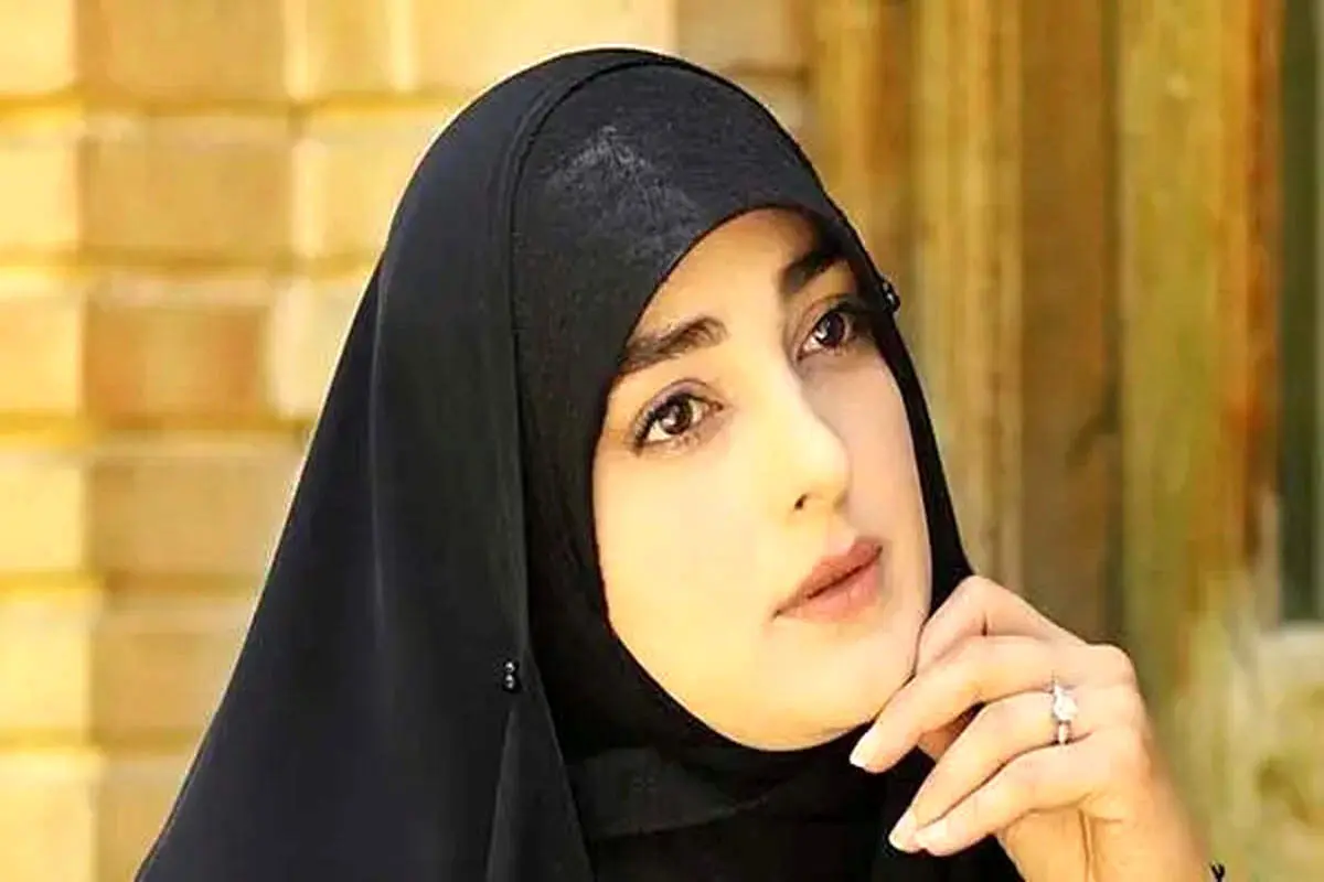 نماز متفاوت ستاره سادات قطبی در مسجدالنبی / تدبیر خانم مجری در زیارت متفاوت