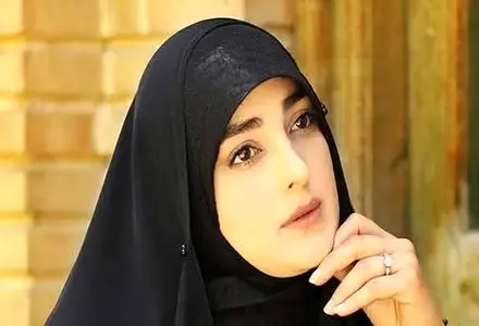 نماز متفاوت ستاره سادات قطبی در مسجدالنبی / تدبیر خانم مجری در زیارت متفاوت