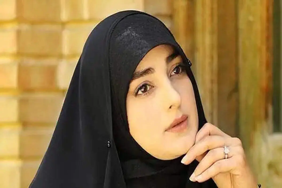 نماز متفاوت ستاره سادات قطبی در مسجدالنبی / تدبیر خانم مجری در زیارت متفاوت