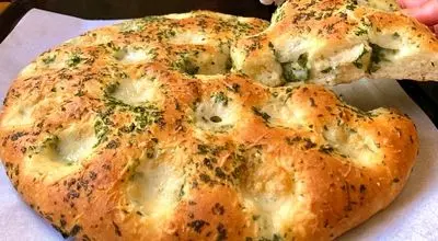 طرز تهیه لذیذترین نان سیر و جعفری فقط در ۲۰ دقیقه+ فیلم/ پخت سریع و ساده نان سیر و جعفری