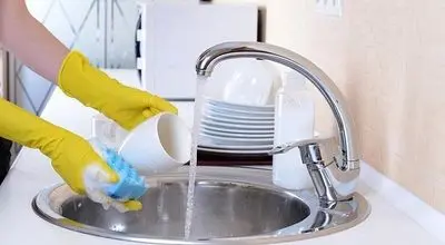 شب تا صبح ظروف کثیف را در سینک رها نکنید!
