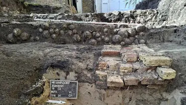 کشف انباری قدیمی با بیش از ۴۰۰ گلوله توپی+عکس