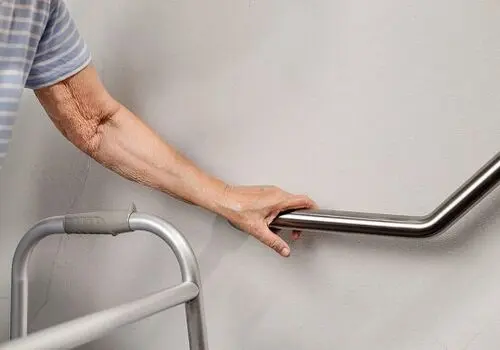 چگونگی در شرایط جنگی با سالمندان مبتلا به زوال عقل و آلزایمر رفتار کنیم؟
