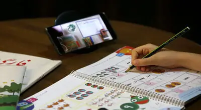  وقتی گوشی جای معلم و همکلاسی را گرفت