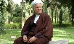 هاشمی رفسنجانی در لباس ارتش و در کنار نوه‌هایش