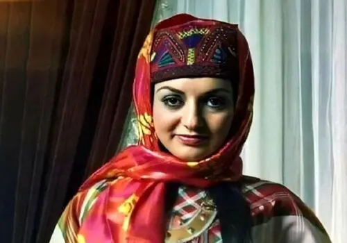«گوگوش» 12 ساله در کنار برادر کوچکترش؛ دهۀ 
