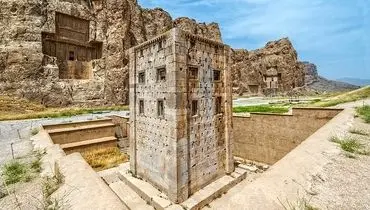 فرونشست در نقش‌رستم؛ وضعیت کعبه زرتشت نگران کننده شد

