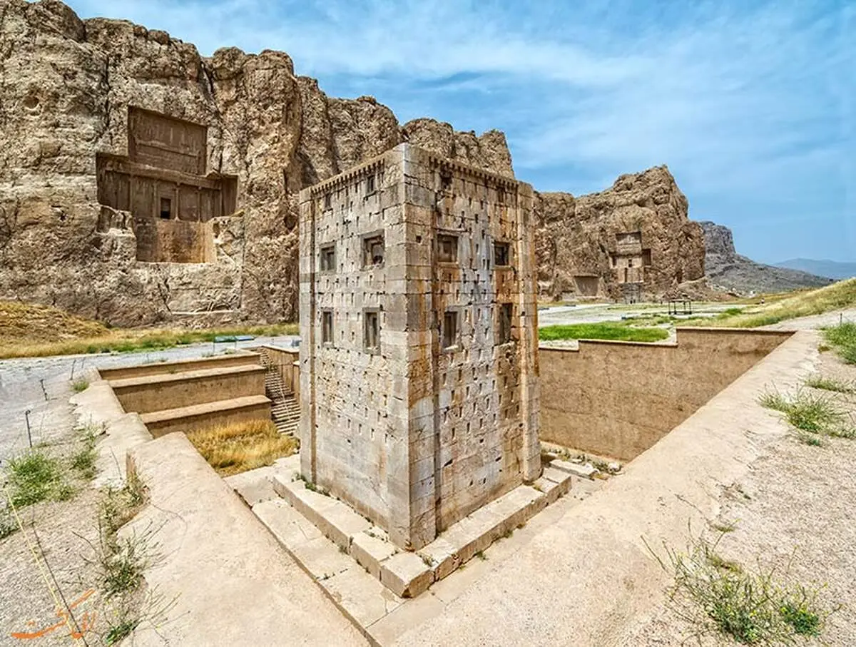 فرونشست در نقش‌رستم؛ وضعیت کعبه زرتشت نگران کننده شد

