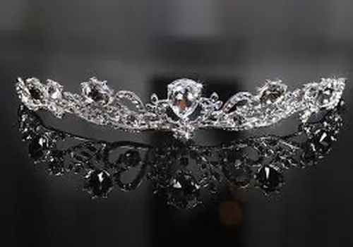 راهنمای انتخاب تاج عروس مناسب فرم صورت و استایل شما
