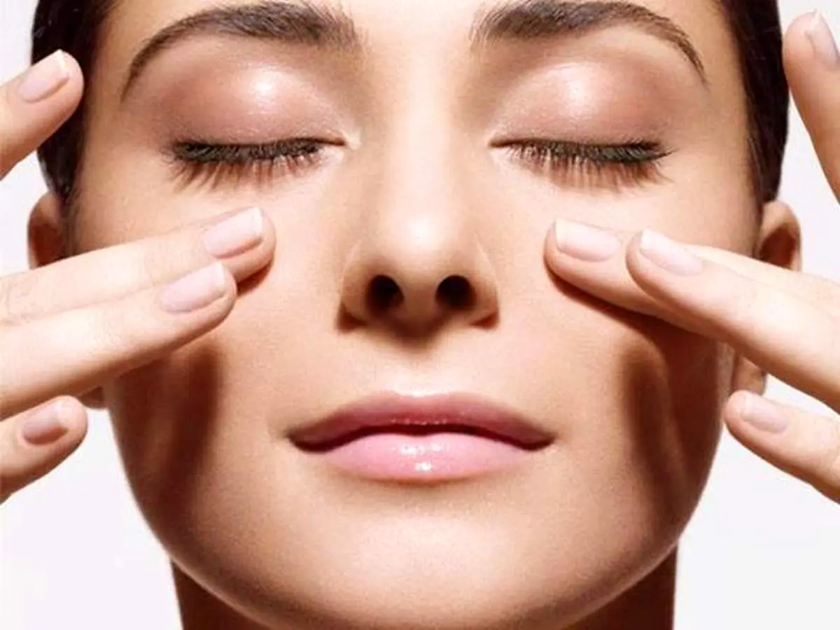 ماساژ شیاتسو/ تکنیک ژاپنی برای جوانسازی چشم‌ها در 1 دقیقه