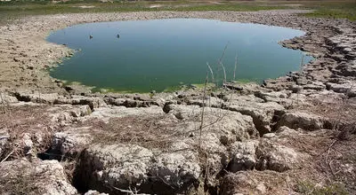سراب نیلوفر به‌طور کامل خشک شد/ احتمال خشک شدن تالاب هشیلان